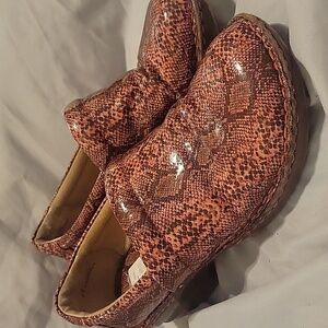BOC Born Size 9 Comfy Snake Patent